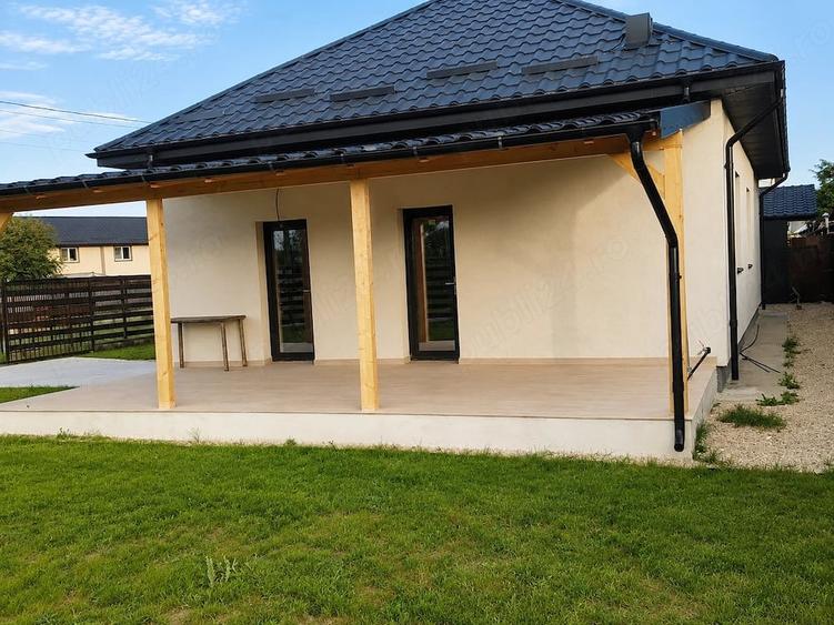 Casă cu 5 camere cu Teren 600 Mp în Poiana lui Stângă