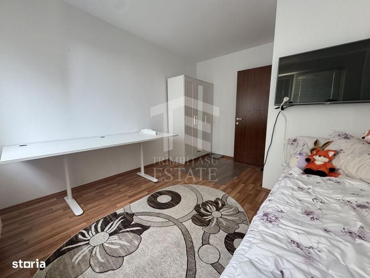 Apartament cu 3 camere semidecomandat în Tei