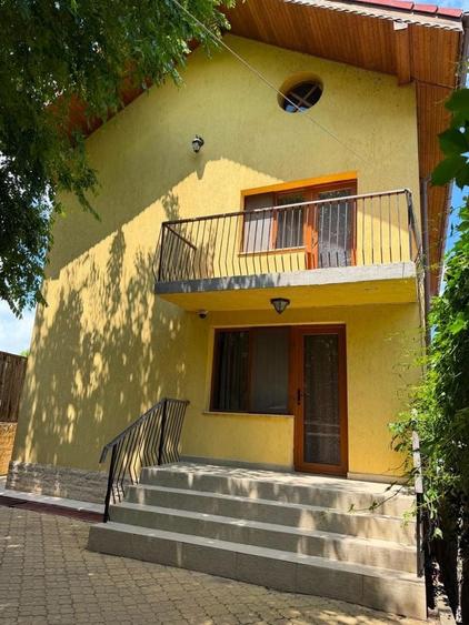 Casă cu 4 camere în Central