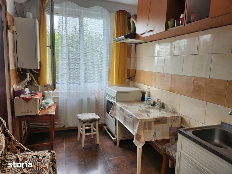 Apartament cu 3 camere semidecomandat în Republicii