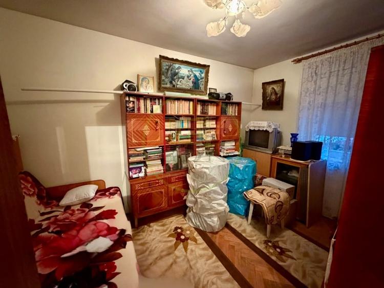 Apartament cu 3 camere semidecomandat, mobilat în Calea Severinului