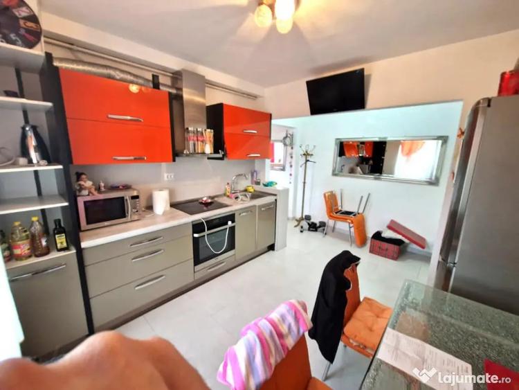Apartament cu 4 camere decomandat în Central