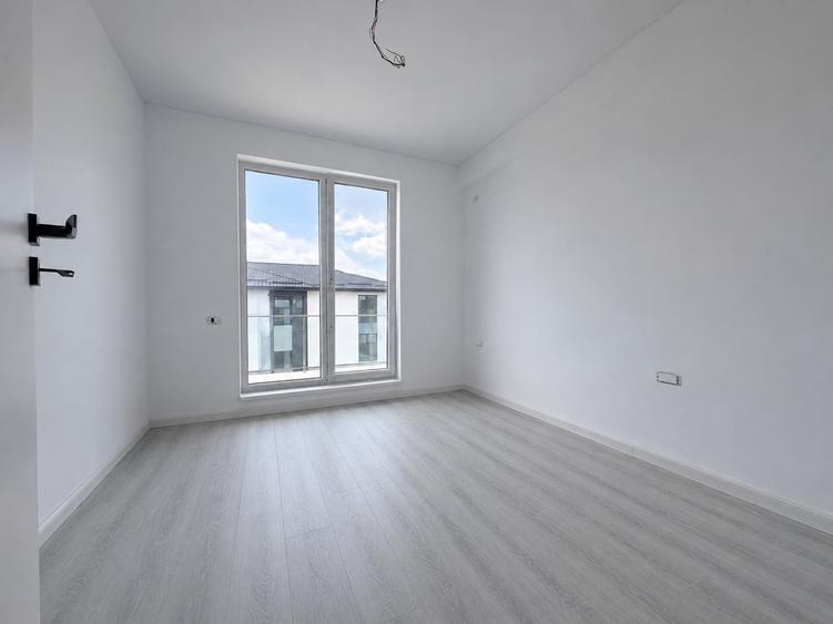 Apartament cu 3 camere semidecomandat în Bragadiru