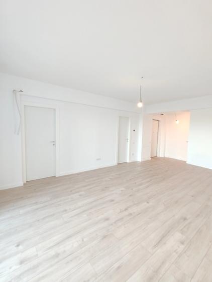 Apartament cu 2 camere semidecomandat în Sisești