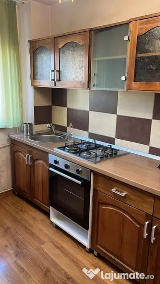 Apartament cu 3 camere decomandat în Nufărul