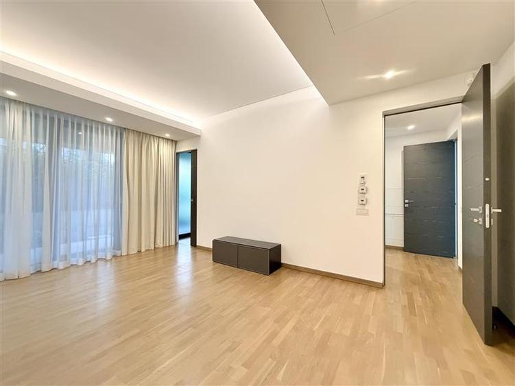 Apartament cu 4 camere decomandat, mobilat în Primăverii