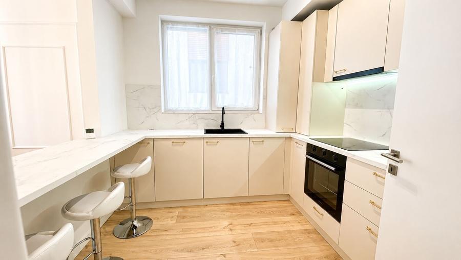 Apartament cu 2 camere, mobilat în Cristian