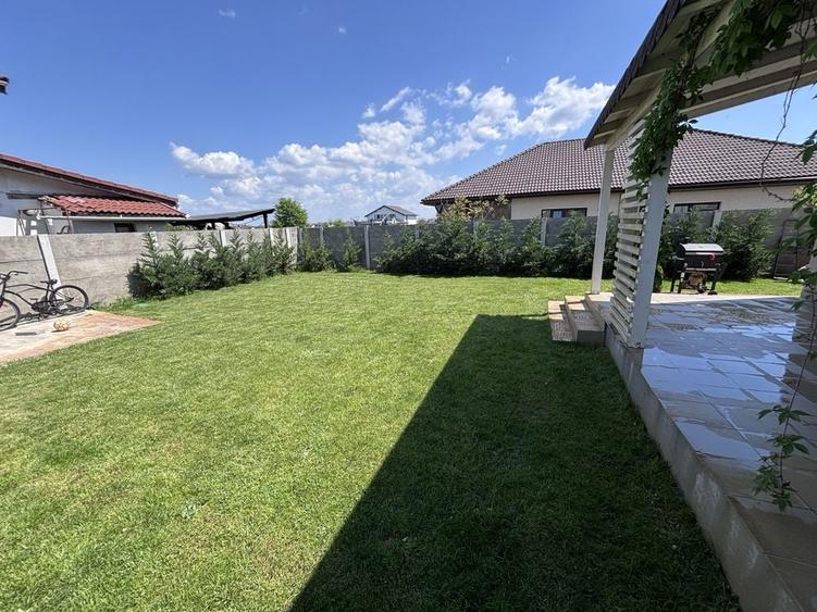Casă cu 3 camere cu Teren 330 Mp în Moșnița Nouă