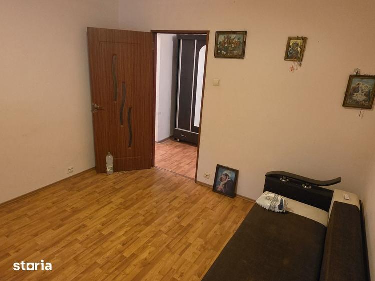 Apartament cu 3 camere decomandat în Dristor