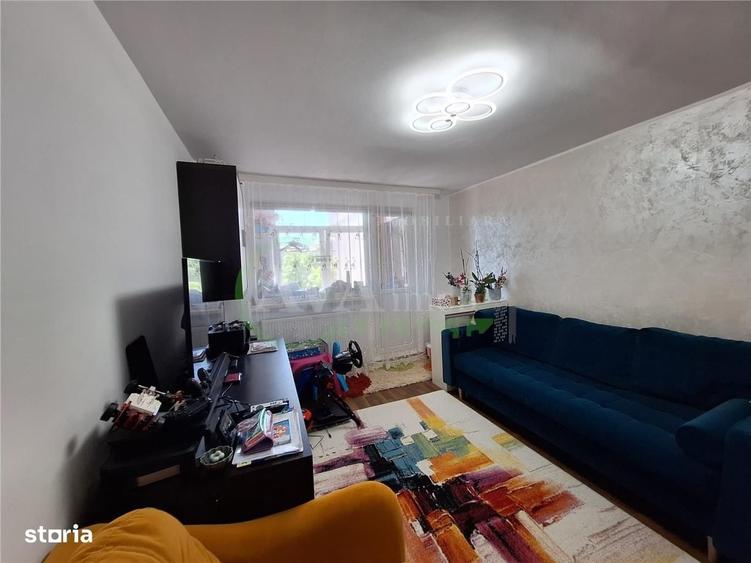 Apartament cu 3 camere decomandat în Central