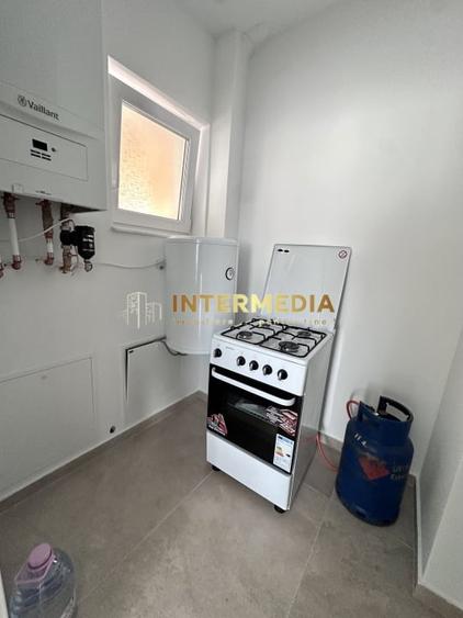 Casă individuală cu 4 camere cu Canalizare în Cetate