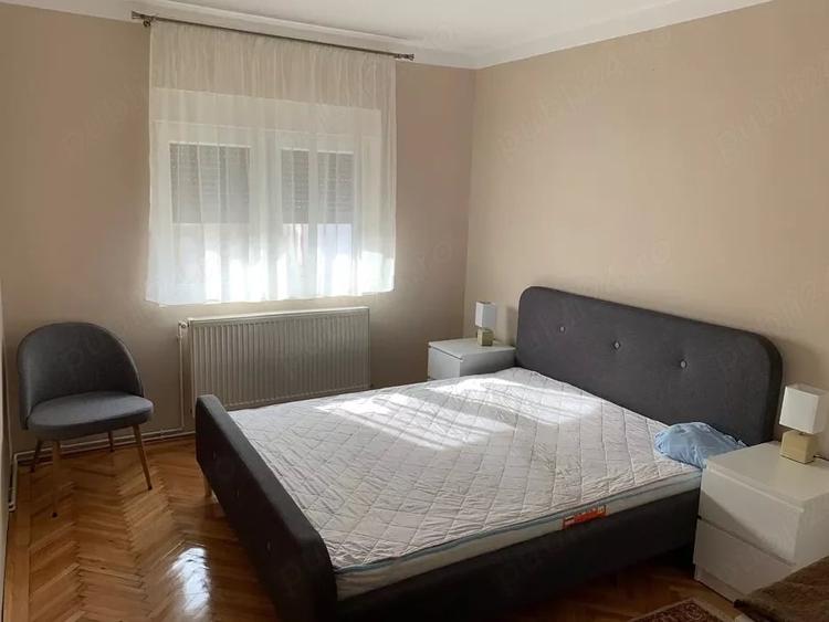Apartament cu 3 camere decomandat în Podgoria
