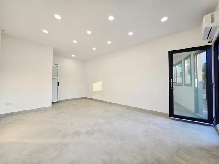 Spatiu comercial central Balotesti, 21.3 mp, curte 25mp, complet renovat - 2