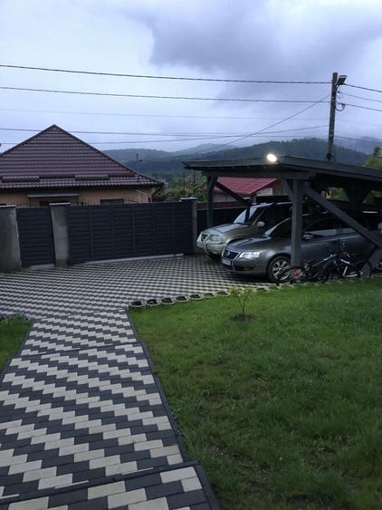 Casă cu 4 camere în Coman