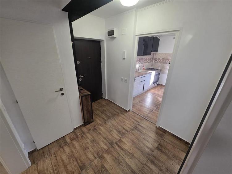 Apartament cu 2 camere decomandat în Nicolina