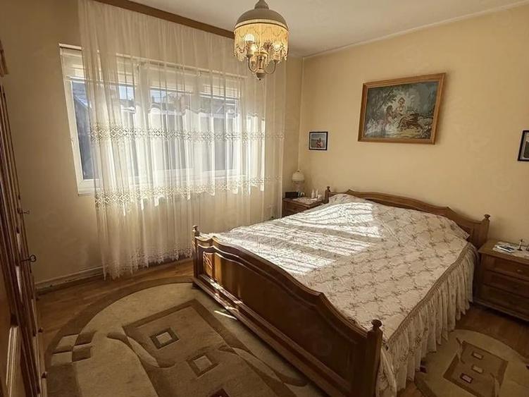 Casă individuală cu 5 camere cu Teren 728 Mp în Vest