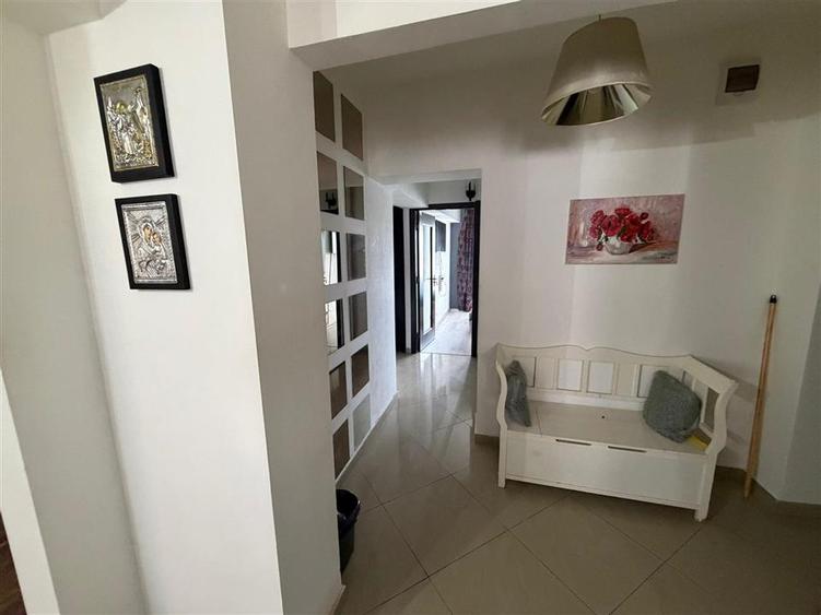 Apartament cu 3 camere decomandat în Ultracentral