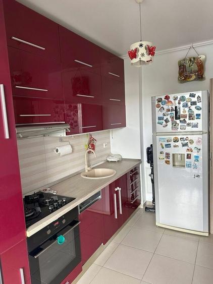 Apartament cu 3 camere decomandat în Est