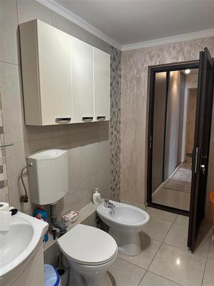 Apartament cu 4 camere decomandat în Obor