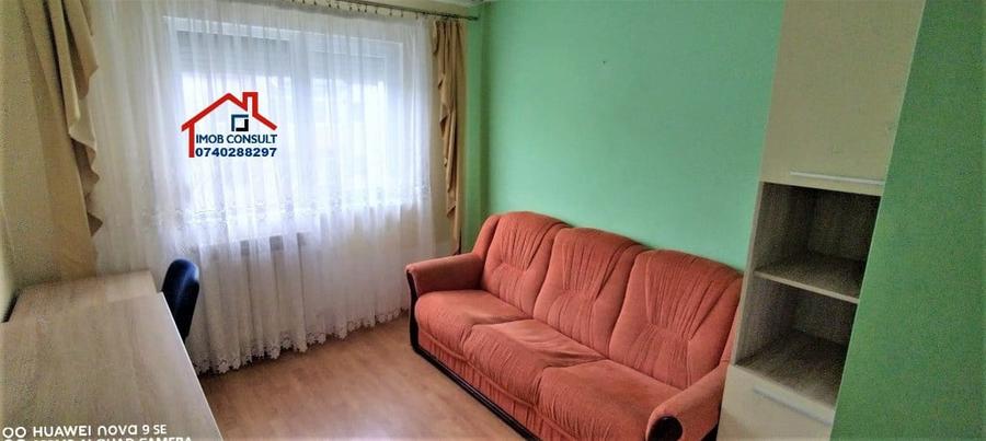 Apartament cu 4 camere decomandat în Narcisa