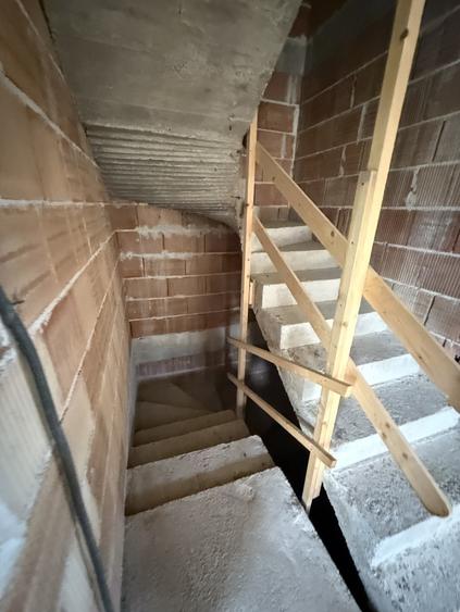 Casă individuală cu 5 camere cu Canalizare în Micești