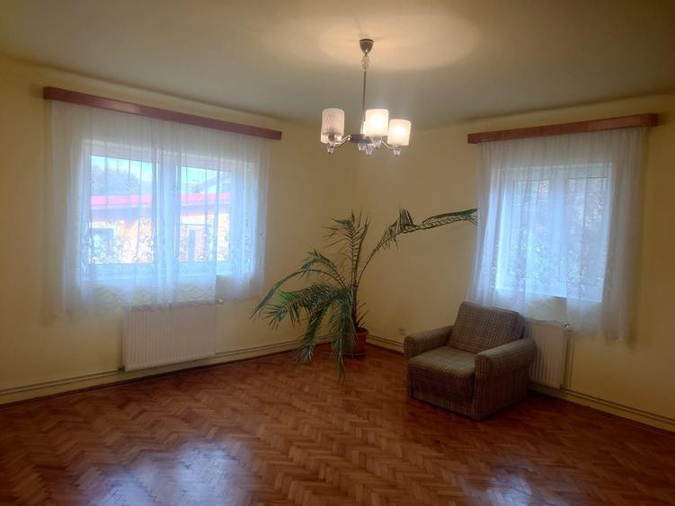 Casă cu 3 camere cu Teren 1850 Mp în Stupini