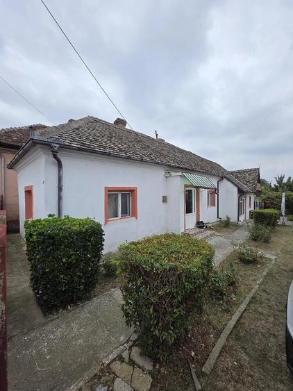 Casă cu 4 camere cu Teren 1900 Mp în Poiana Mare