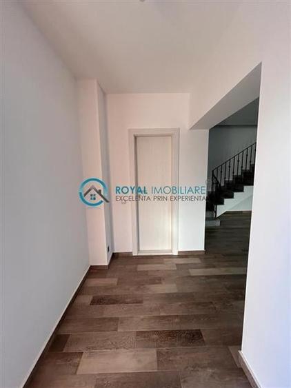 Duplex cu 4 camere cu Canalizare în Strejnicu