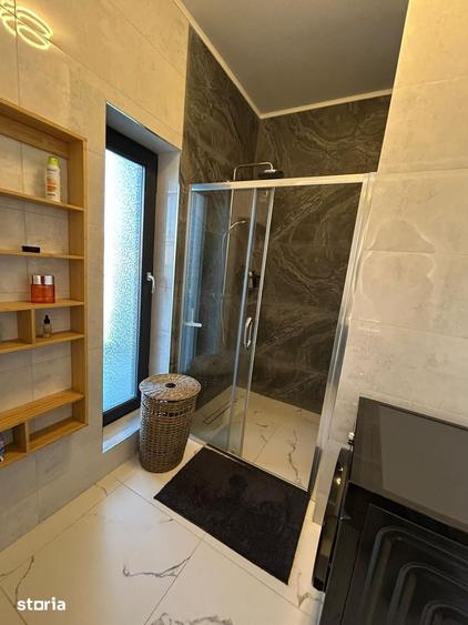 Casă cu 4 camere cu Teren 240 Mp în Central
