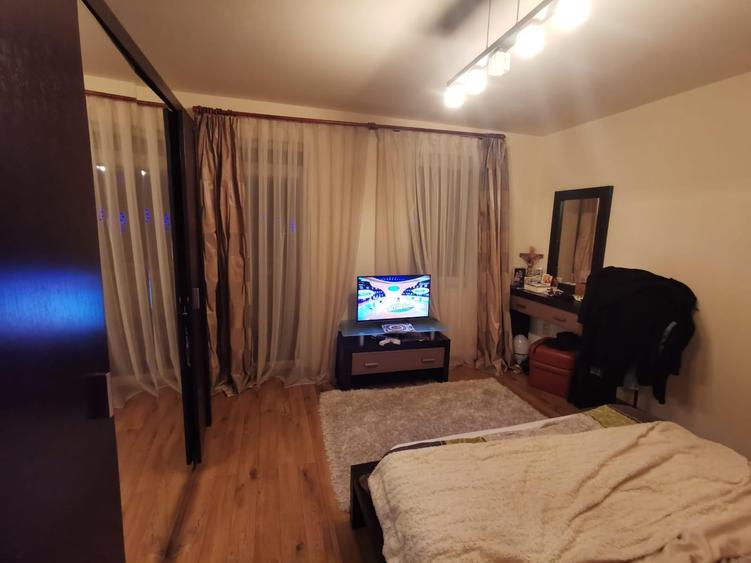 Casă individuală cu 4 camere cu Canalizare în Exterior Est