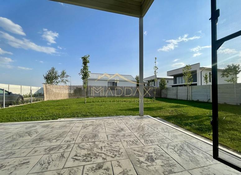 Casă individuală cu 4 camere cu Canalizare în Ostratu
