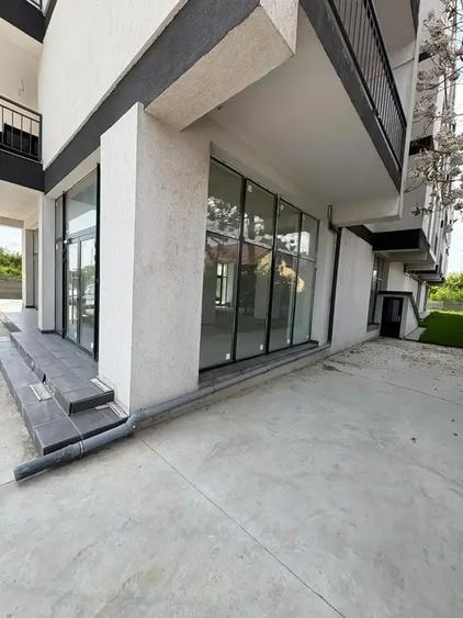 Spațiu comercial, de 372 mp, în Est