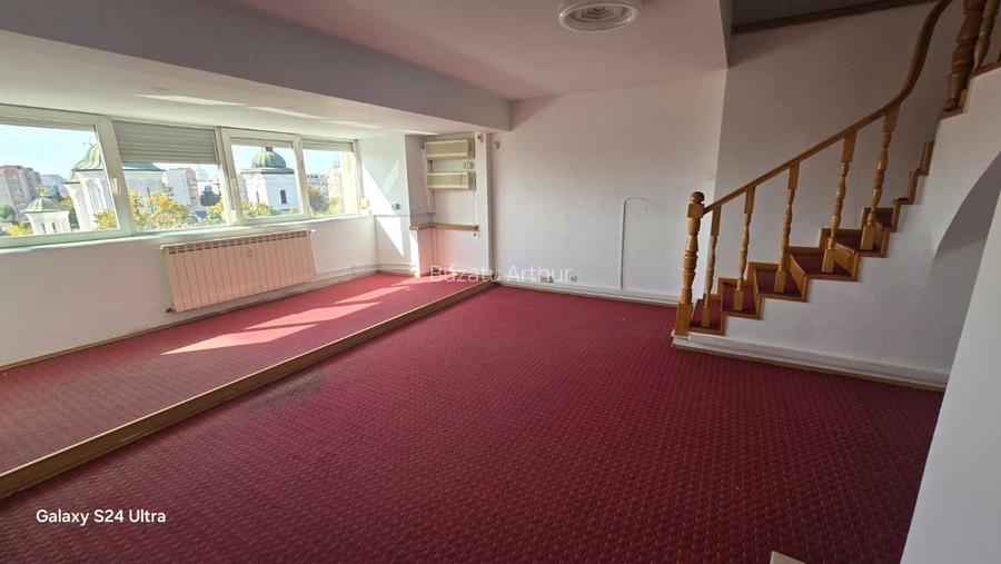 Duplex 5 camere | Splaiul Unirii | Vedere spre Mănăstirea Radu Vodă