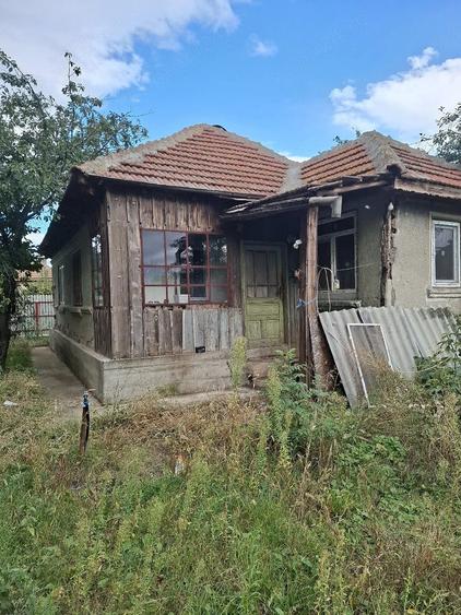 Casă cu 3 camere cu Teren 1350 Mp în Movila Banului
