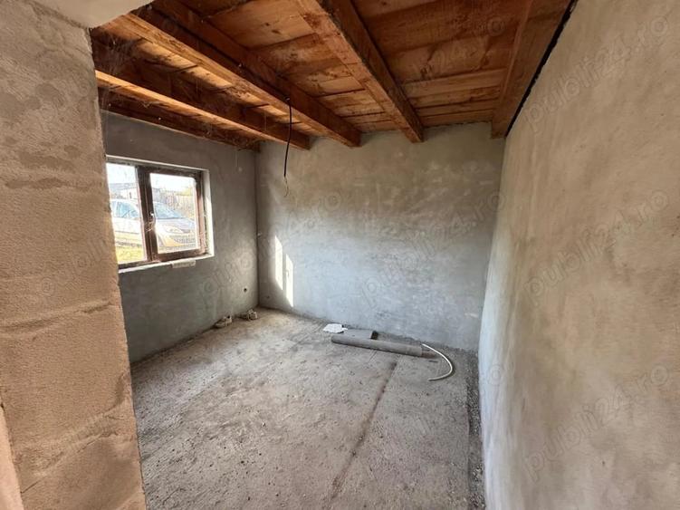 Casă cu Teren 500 Mp în Ostrovu Corbului