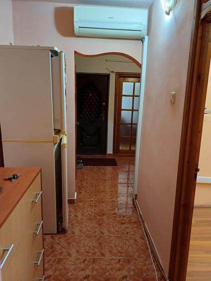 Apartament cu 3 camere decomandat în Romanești