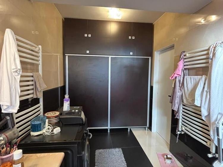 Apartament cu 4 camere decomandat în Sud-Est