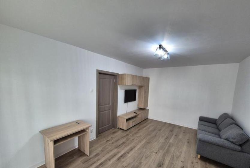 Apartament cu 2 camere decomandat, mobilat în Tei