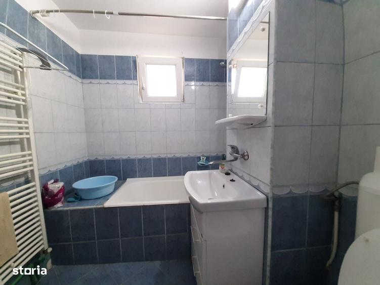 Apartament cu 3 camere semidecomandat în Micro 16