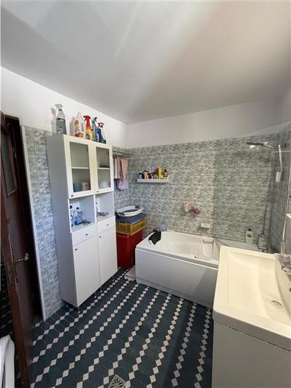 Casă cu 5 camere cu Teren 189 Mp în Bucureștii Noi