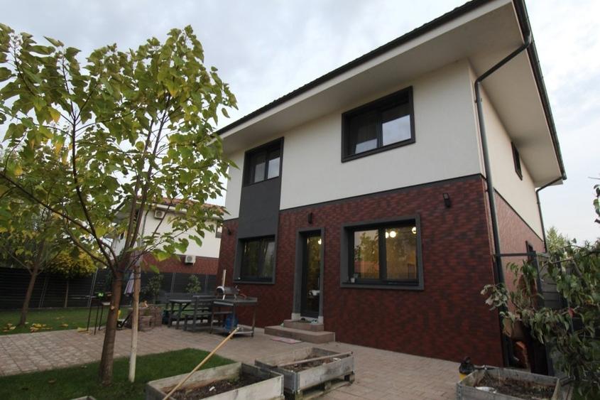 Casă cu 5 camere cu Teren 600 Mp în Corbeanca