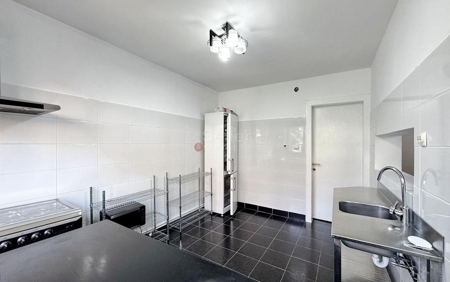 Casă individuală cu 7 camere cu Canalizare în Centrul Istoric