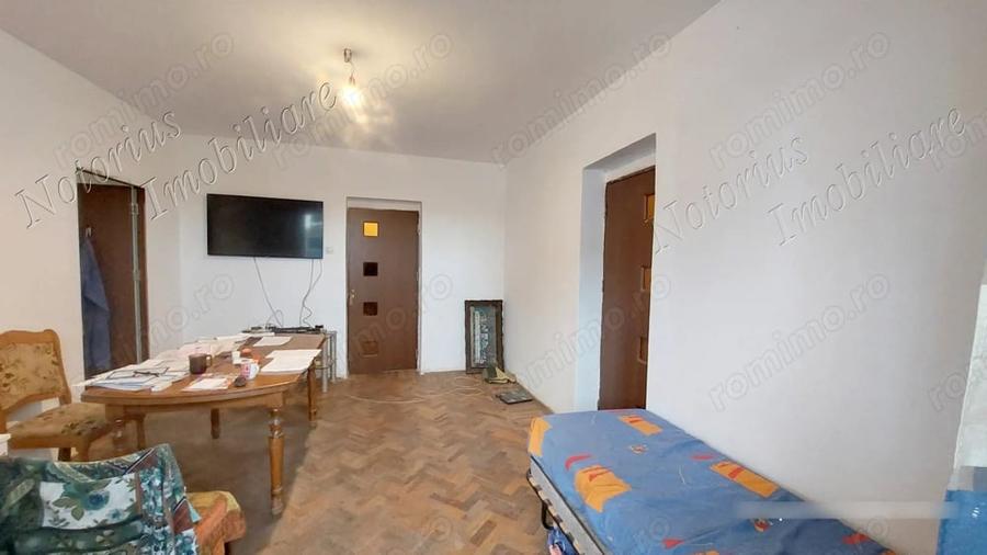 Apartament cu 3 camere semidecomandat în Est
