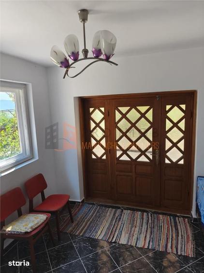 Casă cu 6 camere decomandat cu Teren 1717 Mp în Pârscov