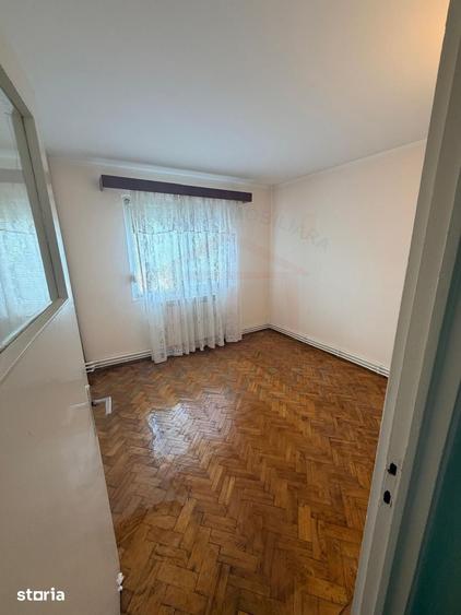 Apartament cu 4 camere în Micro 13