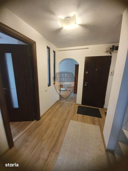 Apartament cu 3 camere decomandat în Delfinariu