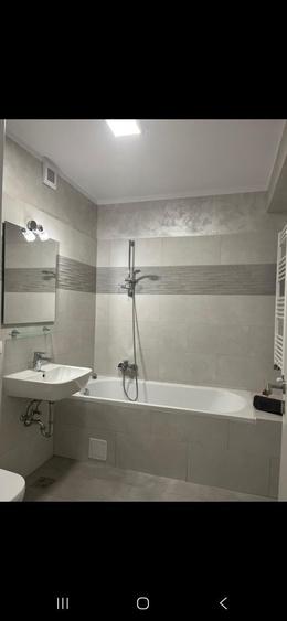 Apartament cu 2 camere decomandat în Tractorul