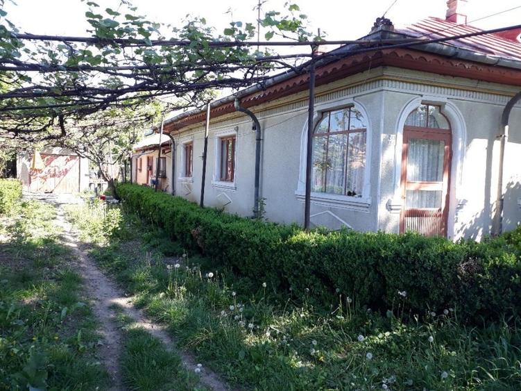 Casă cu 3 camere cu Teren 1500 Mp în Central