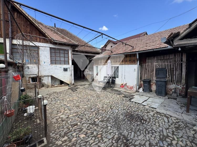 Casă individuală cu 5 camere cu Canalizare în Sadu