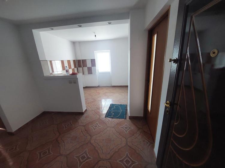 Apartament cu 2 camere decomandat în Micro 12